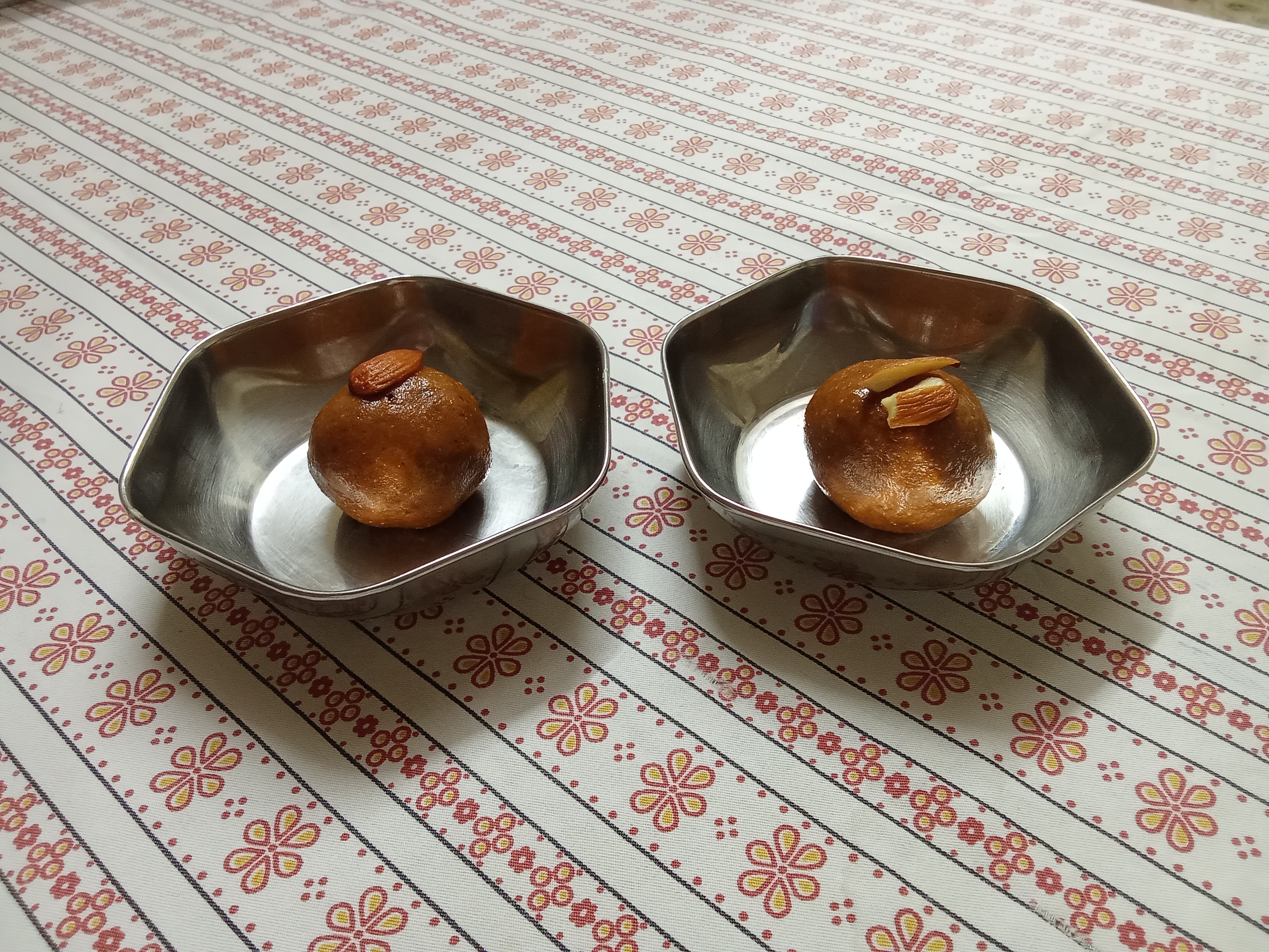 Besan Laddoo 1