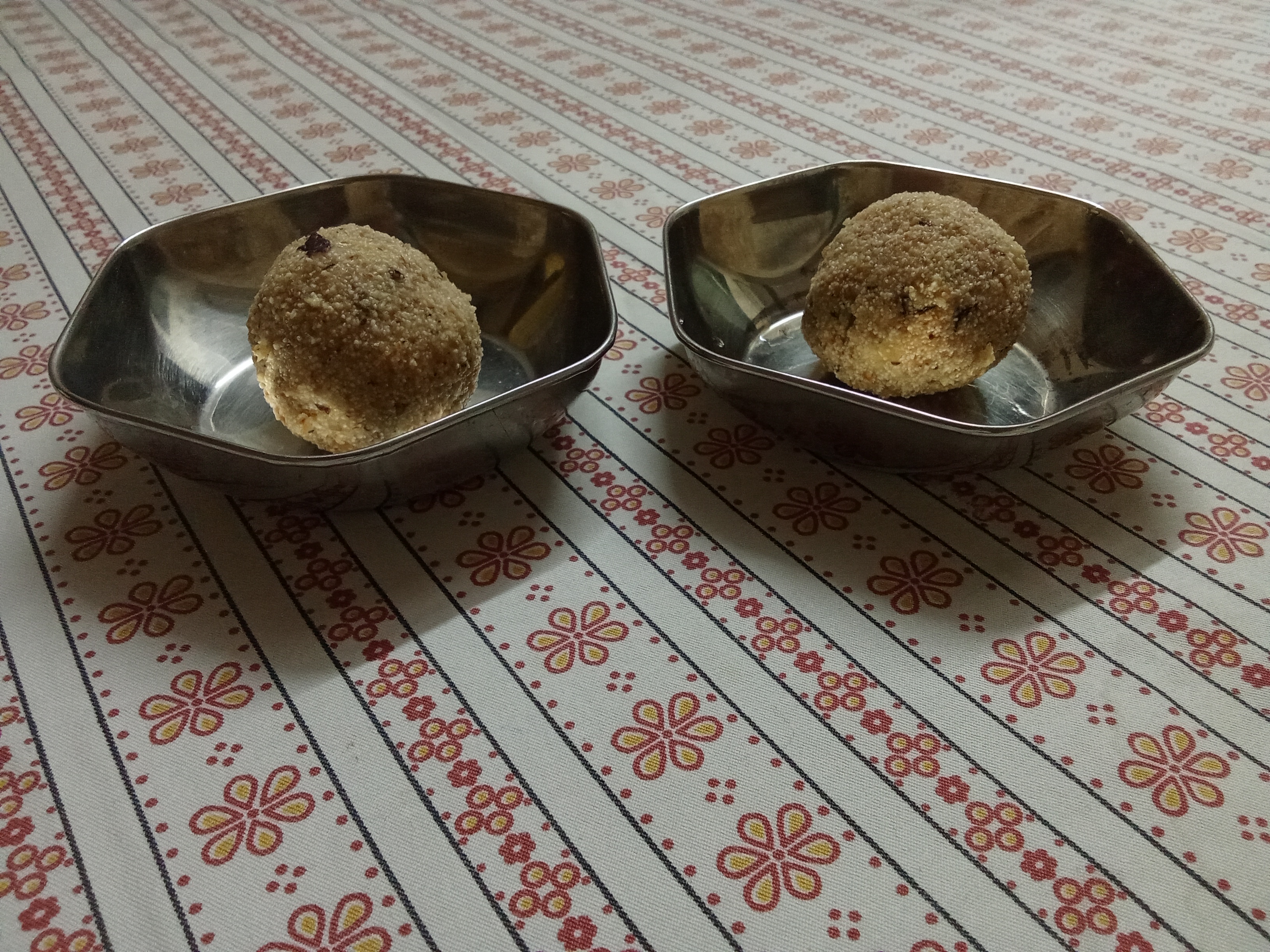 Rava Laddoo 1